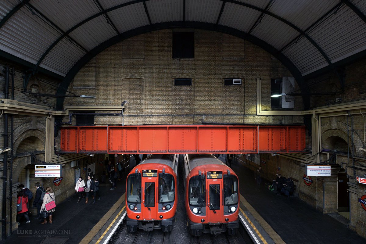 LONDON UNDERGROUND SYMMETRY PHOTO / 10PADDINGTON STATIONTwo trains at Paddington Station. Great powerful architecture here More photos https://shop.tubemapper.com/Symmetry-on-the-Underground/Photography thread of my symmetrical encounters on the London UndergroundTHREAD