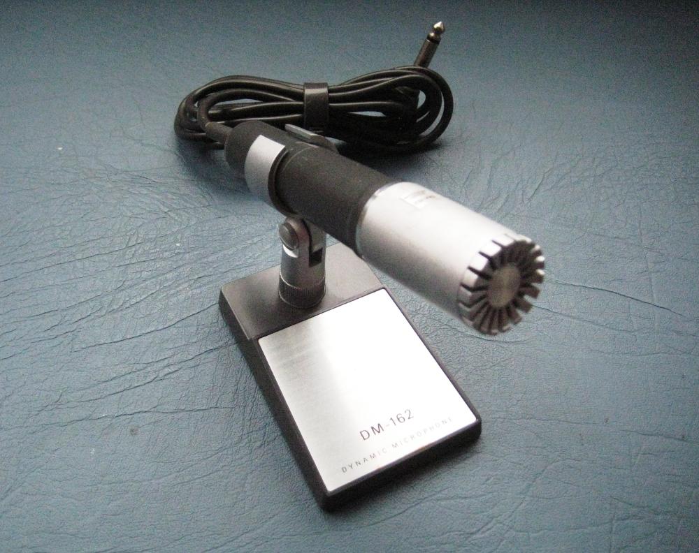 HarmonicaShop's tweet photo. MATSUSHITA DYNAMIC #HARMONICA  MICROPHONE
Real easy to hold due to it's smaller size, great for smaller hands and easy to store away, no temperamental crystal element too, just a strong dynamic. 
https://t.co/J2iNRBaCCb

#harmonicamic https://t.co/xxslNVXX6J