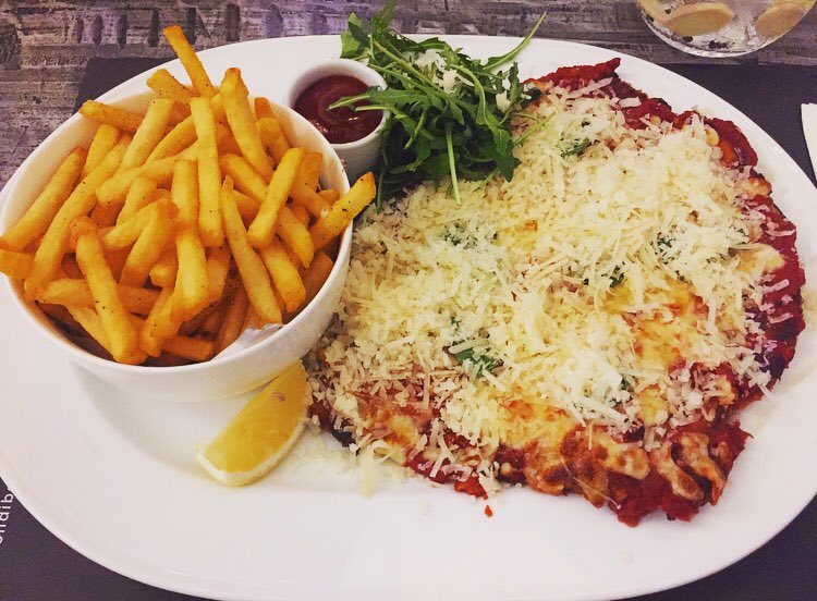 Curing homesickness with a classic Australian chicken Parma from <a href="/bondibourkeph/">Bondi&Bourke</a> #manila #philippines #itsmorefuninthephilippines #foodporn