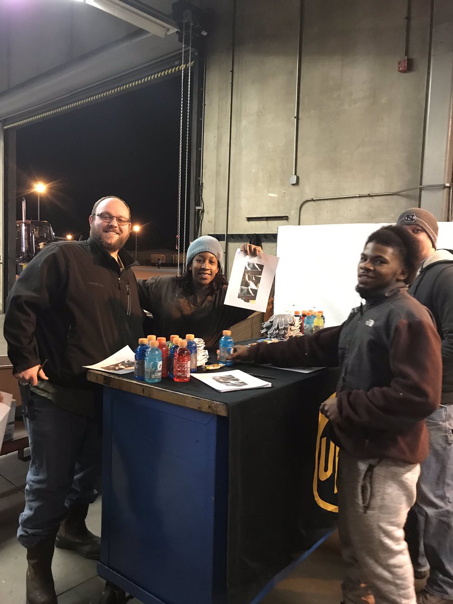 JulieBu20872651's tweet photo. Greensboro Midnight learning to protect their hands! #gofast https://t.co/fO9p3cE3ZJ