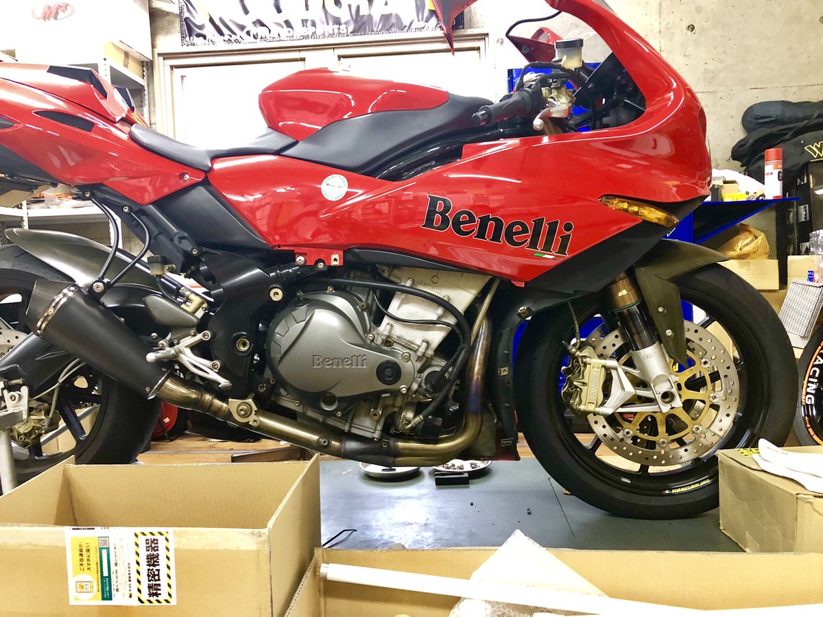 Sky Motor Benelli Tornade ベネリ トルネード 先日投稿したテールのサイクロンファンが特徴的なベネリ トルネード900rs 知人所有 現在整備中でちょうどサイドカウルが外された状態なので写真撮って来ました これでラジエターがテールにある理由が