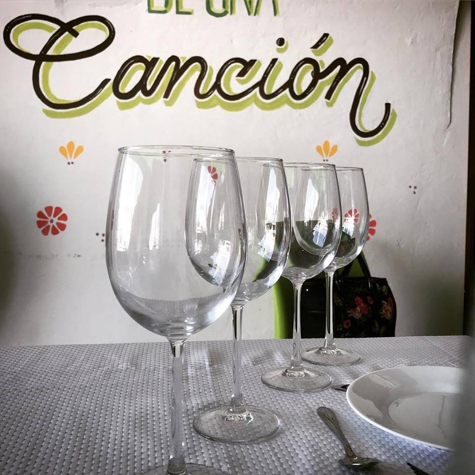 JC_Fundraising's tweet photo. #JCFMexico @LolayMoya hosted an Exclusive Wine Tasting evening with Silvia Campos filled with information, entertainment and fun this SELL OUT event was a HUGE success. We raised $4350mex which will be going to support the work and efforts of #RozsKittyKottage @JadenCornelious https://t.co/aMlK0VF51t