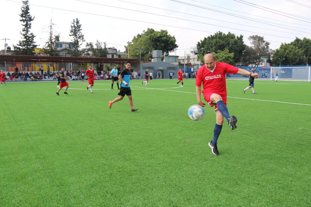 IztacalcoAl's tweet photo. Hoy se inauguró la segunda etapa del deportivo  #ZapataVela, con la entrega de la cancha de #fútbol. #Iztacalco continúa recuperando espacios públicos para el bien Común de los iztacalquenses.

#UnIztacalcoMejorEsPosible https://t.co/2mtLEPoBHR