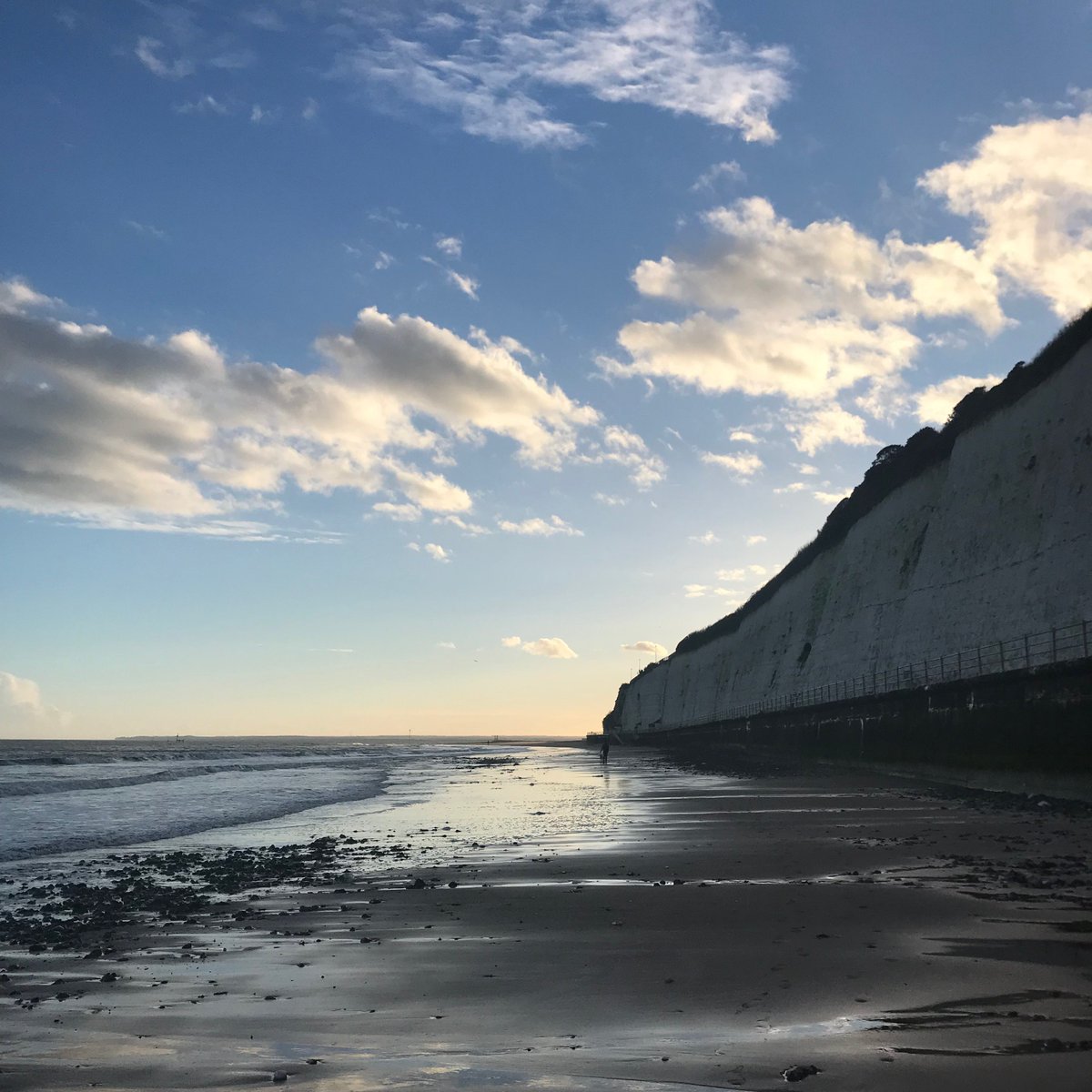 SamaraJonesHall's tweet photo. #8GoodThings in #Ramsgate last week @VisitEngland @VisitKent #Do1ThingLocalToday
3. Went for a lovely walk on the beach. #Ramsgate in #February https://t.co/Xptfus2U7Q