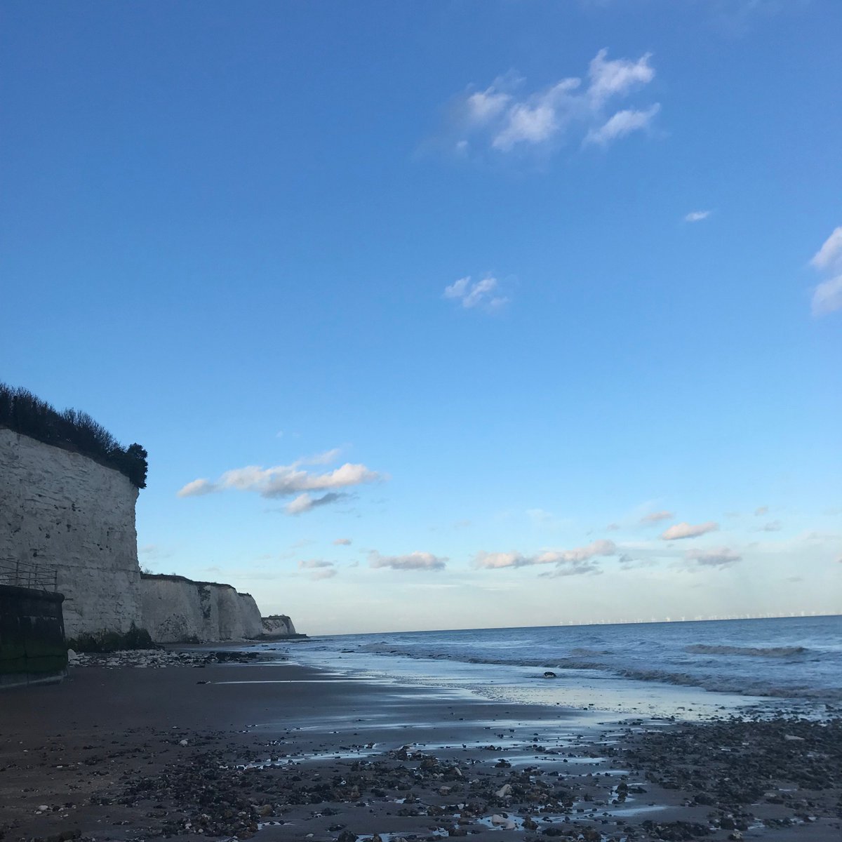 SamaraJonesHall's tweet photo. #8GoodThings in #Ramsgate last week @VisitEngland @VisitKent #Do1ThingLocalToday
3. Went for a lovely walk on the beach. #Ramsgate in #February https://t.co/Xptfus2U7Q