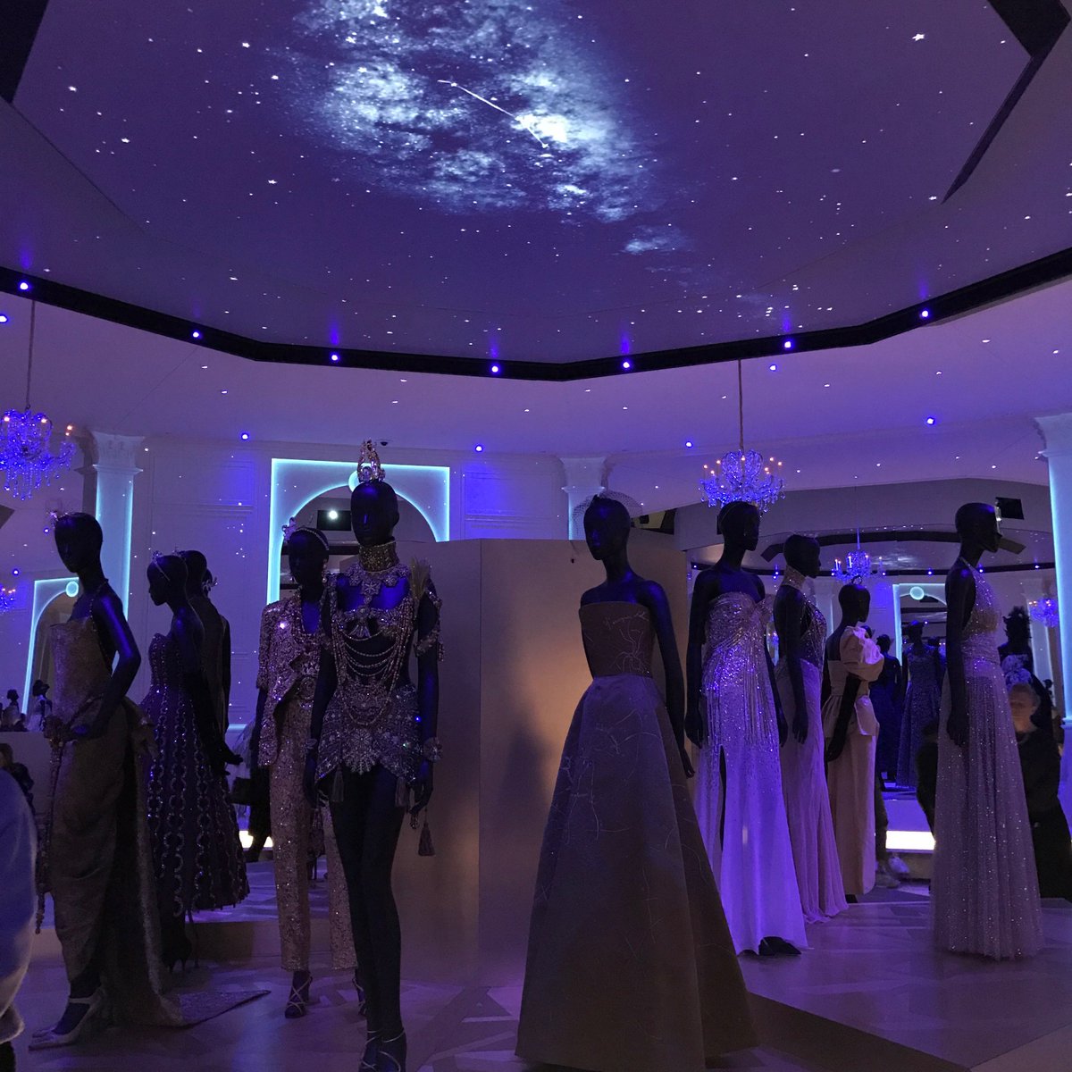 SamaraJonesHall's tweet photo. #8GoodThings in #Ramsgate last week @VisitEngland @VisitKent #Do1ThingLocalToday
5. Travelled on @Se_Railway to the @V_and_A preview show of the fabulous Christian Dior: Designer of Dreams #ChristianDior #Dior It is a super show. https://t.co/5x9mNprdFI