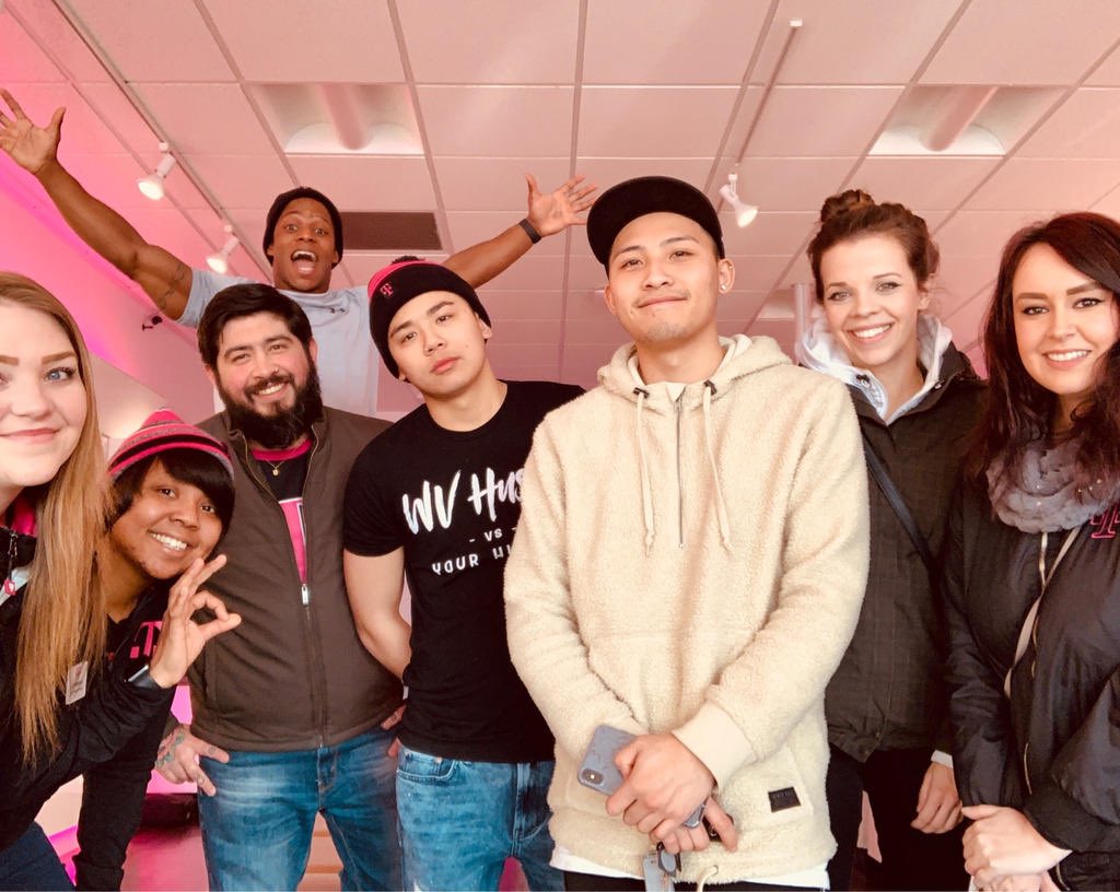 KatyGaston2's tweet photo. Seattle Central Manager Crew representing 🔥 #SeattleCentral #WVisthePlaceToBe #Tmobile @Brittiney_1 @MichaelRosass @RyanGRuiz @thatsammori @Bmcalis @WirelessVision @AnthonyDinh95 @BoydLainey @JohnLegere https://t.co/qPTEm5HUVy