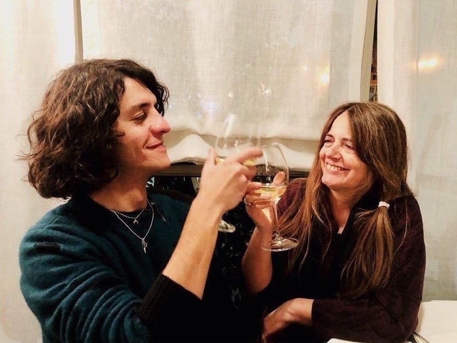 ggulyeoja's tweet photo. #Sanremo2019 
-Il pubblico maleducato e pezzente fischia durante la premiazione;

-Motta e Nada in the meantime: https://t.co/XrYFlpyf08