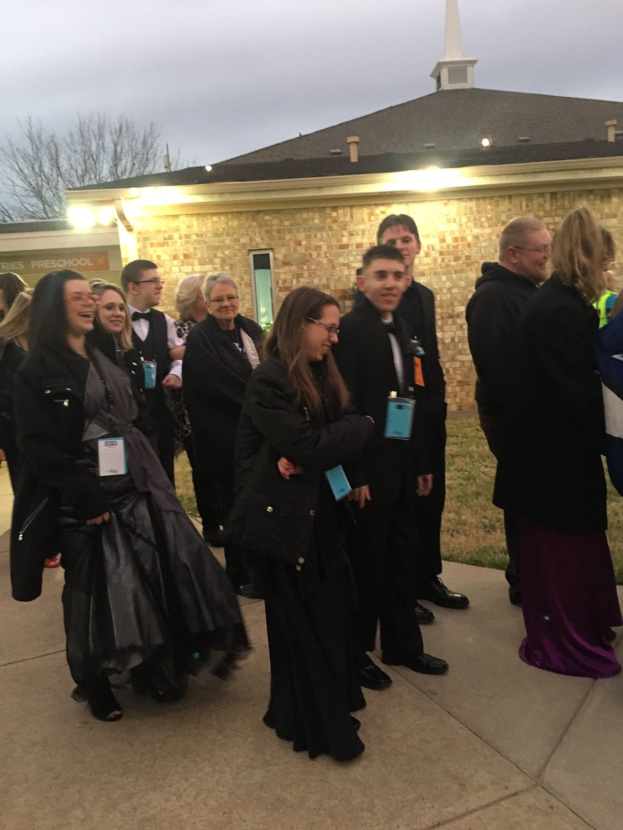 Lizleeper's tweet photo. Night to Shine is here! #nighttoshine #TimTebowFoundation #alsburybaptist https://t.co/9tR23D4pjd