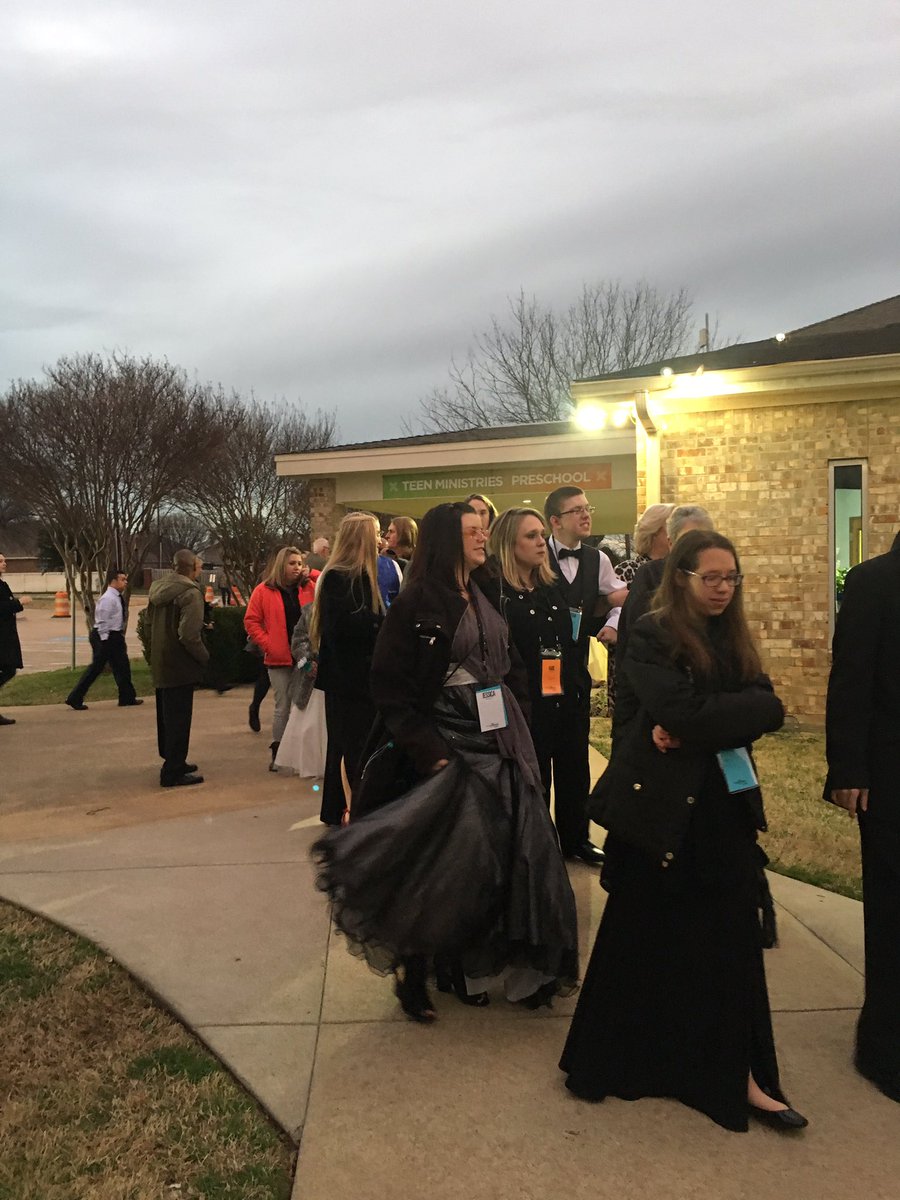 Lizleeper's tweet photo. Night to Shine is here! #nighttoshine #TimTebowFoundation #alsburybaptist https://t.co/9tR23D4pjd