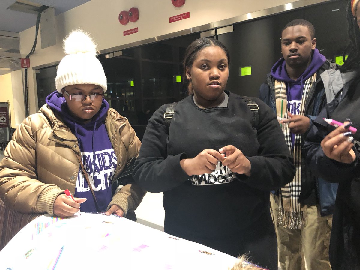 GKMC18's tweet photo. We just brought Chaseโs Family some food, circled up & prayed with them and then signed a postcard dedicated to the him. Some of us will be here all night with the family while the rest heads over to the open mic.
#JusticeForChase
#PrayForChase
#GoodKidsMadCity https://t.co/ZpTcJyokET