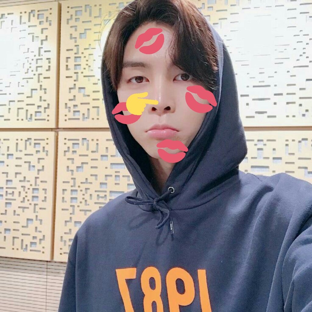Happy birthday johnny! love you so much, i hope ur having the best day   