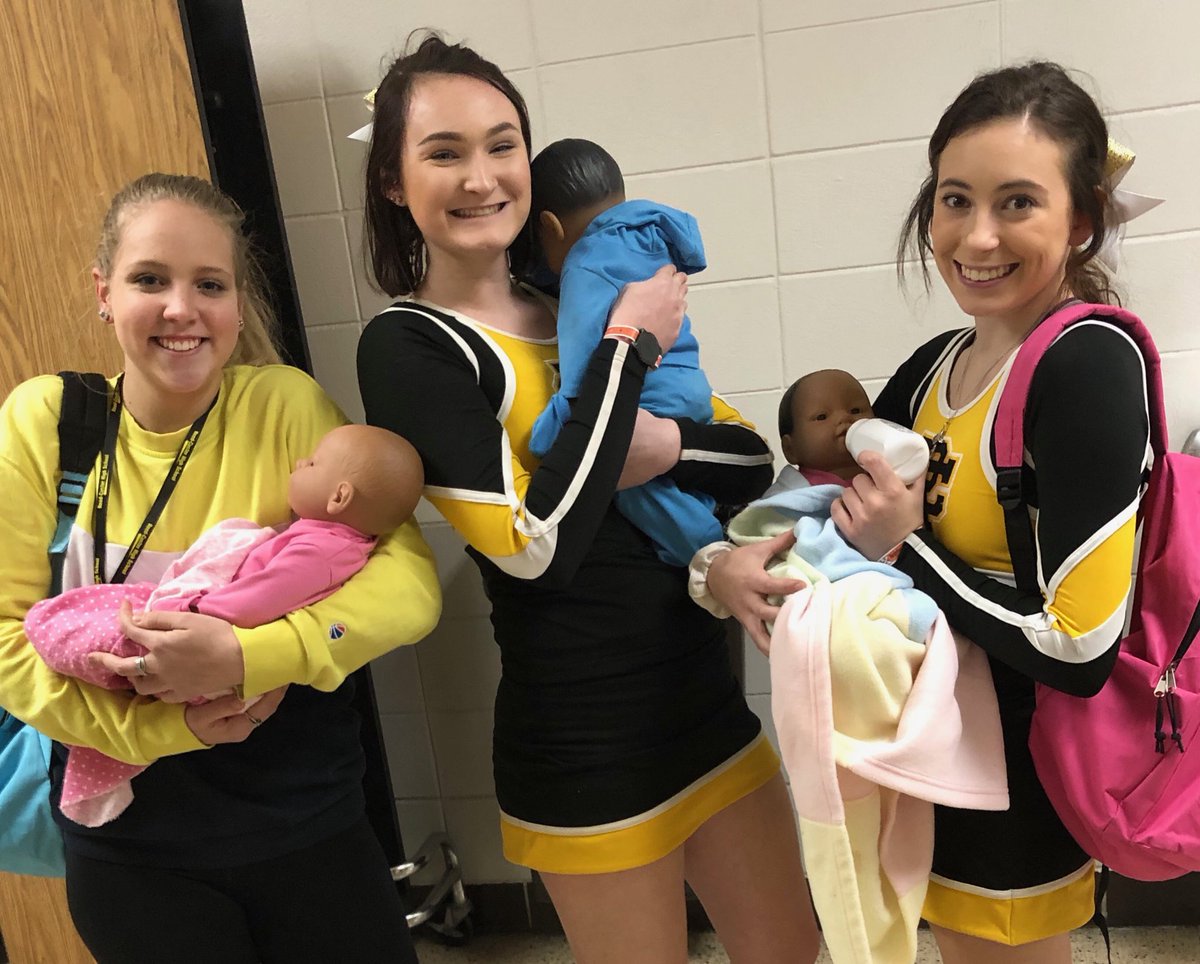 Double duty for ⁦<a href="/RCHSCheerleadin/">Reed-Custer Cheer</a>⁩ tonight #cheermoms
