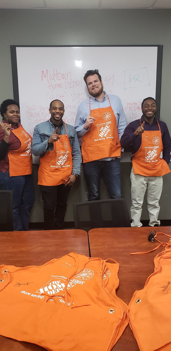 shalisa0159's tweet photo. All aboard the #1 freight team in the #1 store in the district!!! 

Welcome Taneisha, Brandon, Jake, and Angelo in their new personally signed aprons🤗 https://t.co/RSULJ0puuy