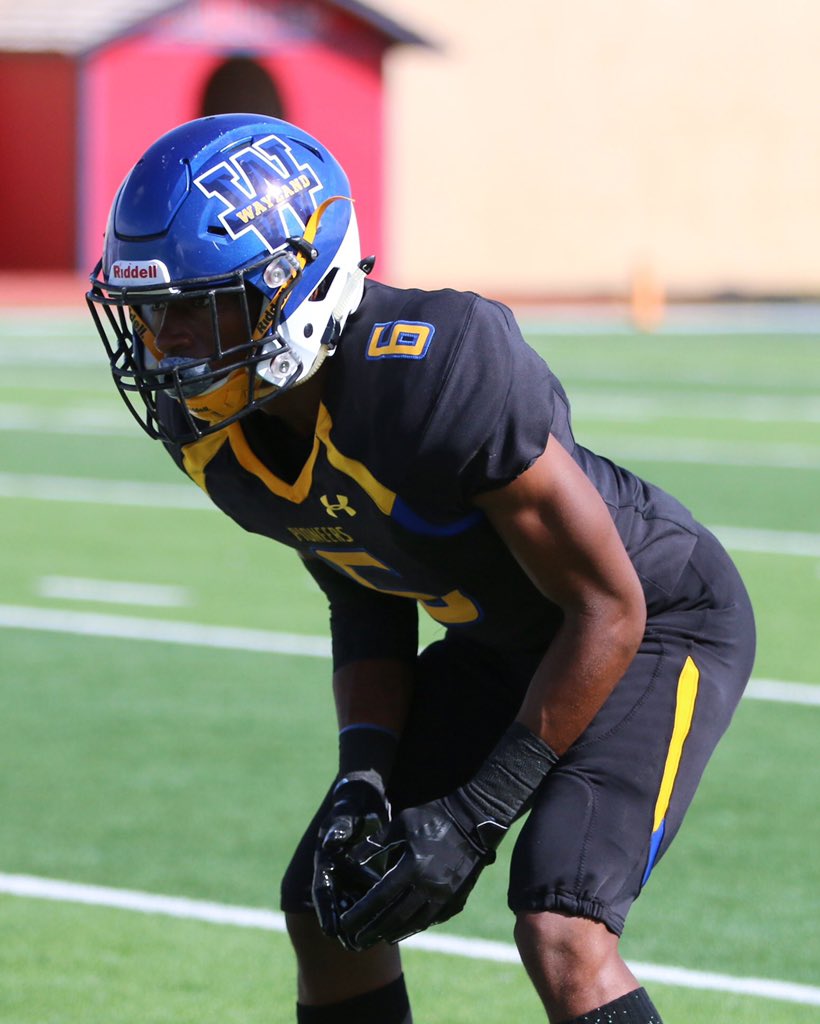 NAIAFBALL's tweet photo. #NAIAHelmetWars 

Round One

RT: @WBUFootball
Like: @SAGU_Football https://t.co/LqIuypm0d5