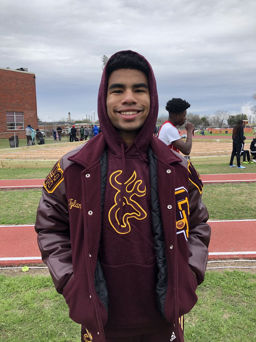 DeerXc's tweet image. Marcus Molina (Jr.), FIRST place in the triple jump &amp;amp; second place in the long jump AND a strong anchor in the 4x4, congrats! #TrackIsBack