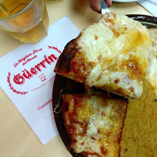 danidini's tweet photo. Es viernes y mi cuerpo lo sabe 😁 ¿Cuál es su pizzería porteña favorita? .
.
.
.
.
#pizza #pizzeria #muza5k #BuenosAires #guerrin #güerrin #foodporn https://t.co/EVLglY6ybv https://t.co/nsD0OqUx2H