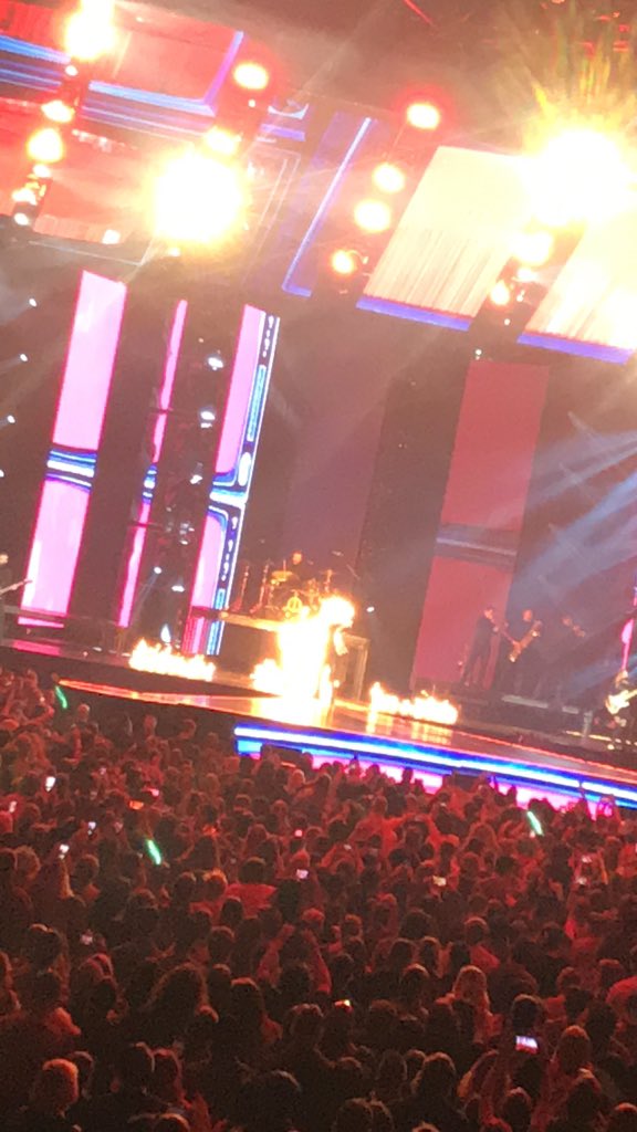 KSUWildcats9903's tweet photo. When you’re 42 and a 5th grade teacher and your students don’t believe you like @PanicAtTheDisco and @brendonurie so you take lots of pics and videos at the concert with your teenage daughter in KC to prove it! #beingoldiscool #icanrelatetomystudents https://t.co/G97ERGxiGD