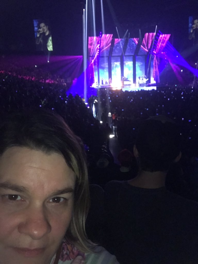KSUWildcats9903's tweet photo. When you’re 42 and a 5th grade teacher and your students don’t believe you like @PanicAtTheDisco and @brendonurie so you take lots of pics and videos at the concert with your teenage daughter in KC to prove it! #beingoldiscool #icanrelatetomystudents https://t.co/G97ERGxiGD