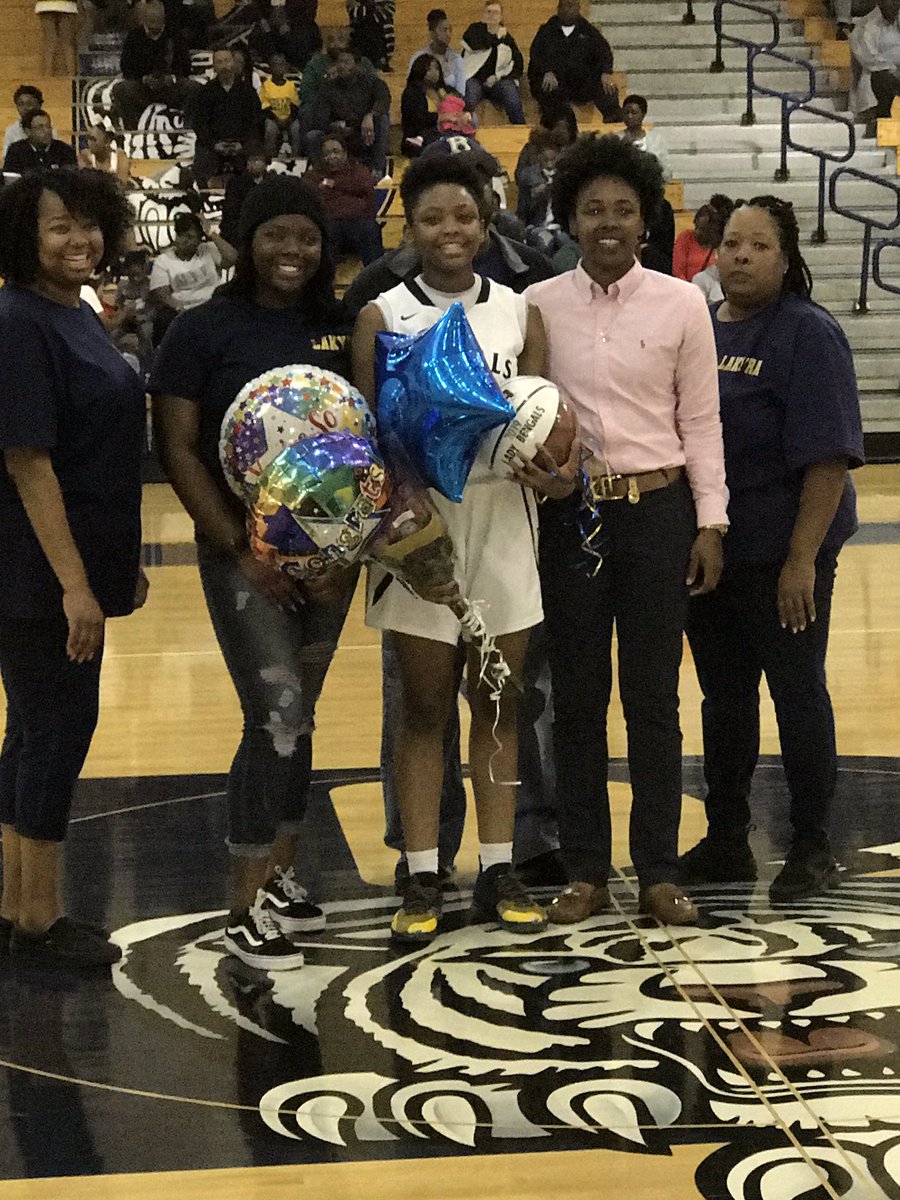 ladybengalsbb1's tweet photo. Congratulations to our Senior Lady Bengals.🏀🏀.  We will miss you!!! @TheMimsMedia (20),  @bayyfayy (24), &amp; LaKyra Weeks (22). #GoLadyBengals #ClassOf2019 https://t.co/obx7lfTJ9o