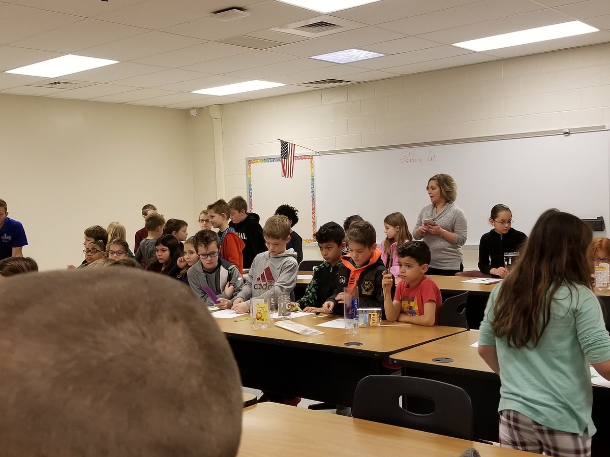 Kblauch101's tweet photo. Had a teacher from Thaddeus Stevens College today introducing our next science unit and making rain gauges with the kids. @DonegalDIS https://t.co/7gZ5WpbJdO