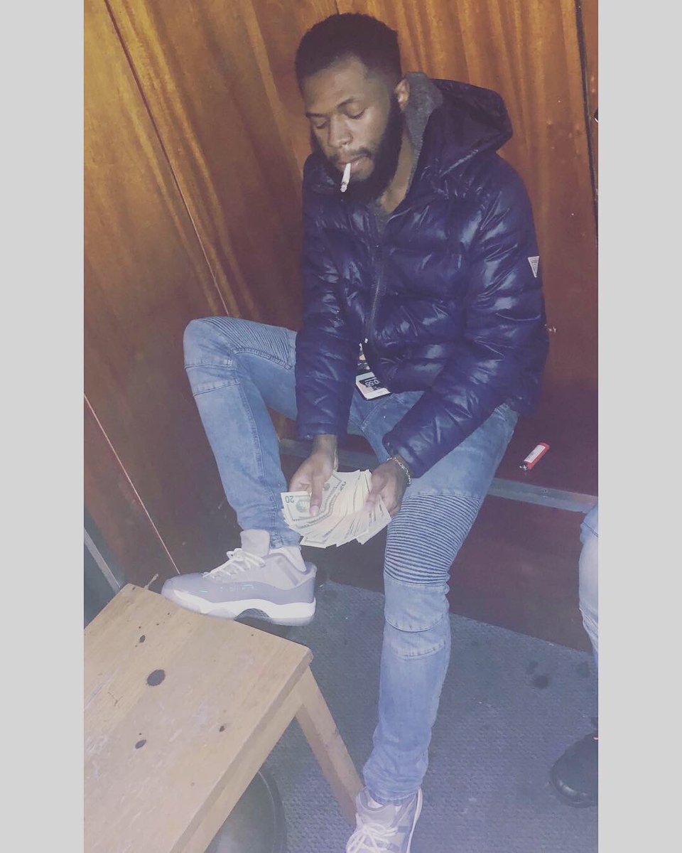 bankboymooda's tweet photo. Gotta have a cold heart 💙in these streets🥶 https://t.co/4AZ3wdZUOX