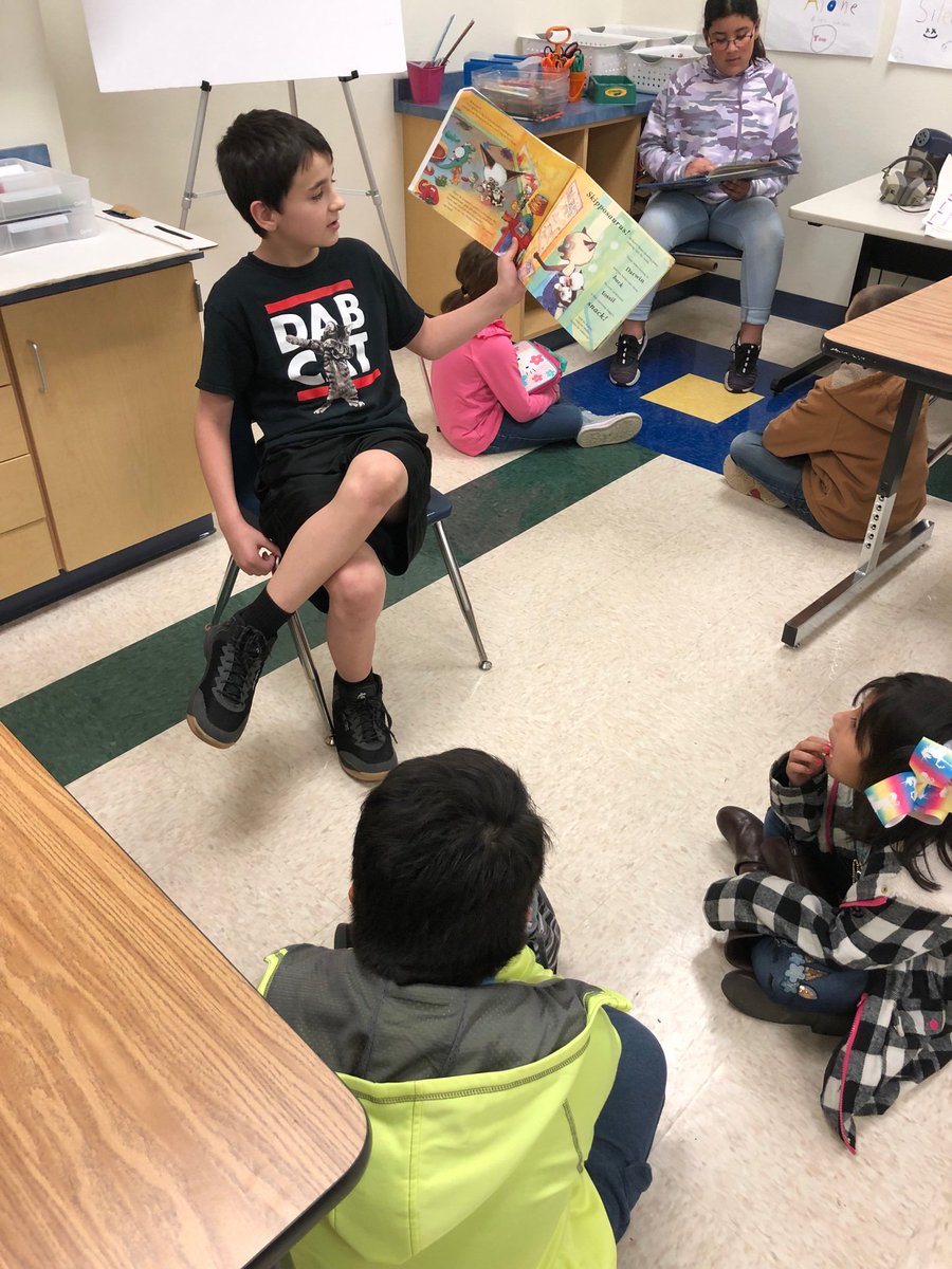 KatieCDarst's tweet photo. Having my first set of 2nd graders (now 4th graders) read books to my current 2nd graders was truly AMAZING! #WRAD19 #SeguinReads #BetterLateThanNever https://t.co/AdChUQ9MCq