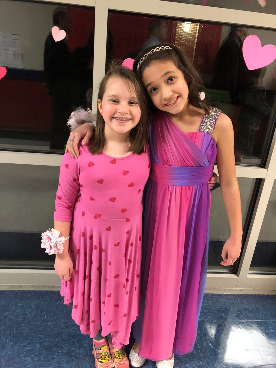 UpchurchLearne1's tweet photo. Daddy/Daughter Dance https://t.co/IGnMSbKX7l