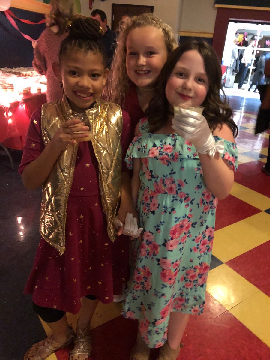 UpchurchLearne1's tweet photo. Daddy/Daughter Dance https://t.co/IGnMSbKX7l