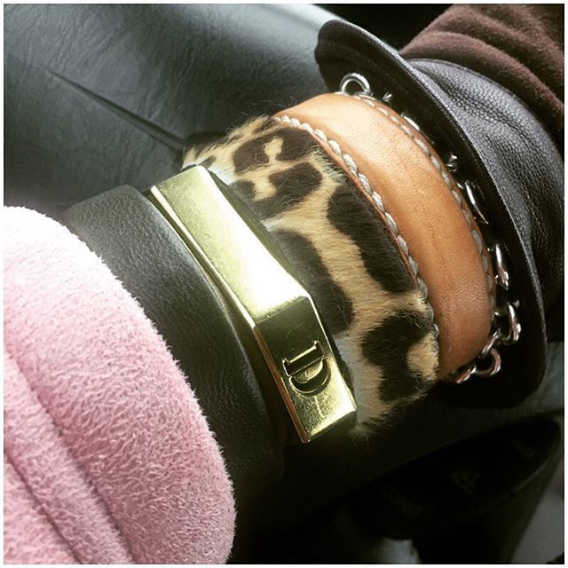 ANeilBrand's tweet photo. Turning the wheel and my beautiful stack was showing out! #ThereIsBeautyInLeather #StitchByStitchByHand https://t.co/7inflCiFHB