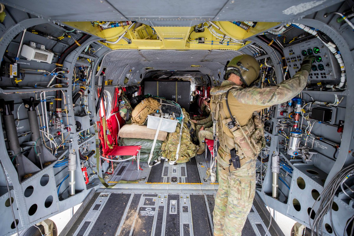AustralianArmy's tweet photo. Two of our CH-47 Chinook helicopters delivered aviation fuel to help farmers in shires affected by flooding in north-west and central Queensland.

An MRH90 helicopter also conducted initial aerial reconnaissance to assist the local community.

#ArmyinMotion #GoodSoldiering https://t.co/oSHUTTgzpV
