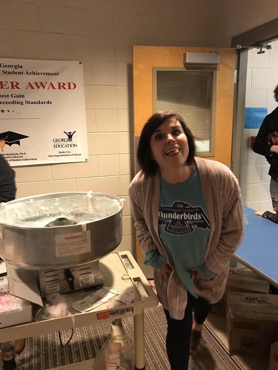 LoriVann3's tweet image. Can you believe teachers have this much fun on a 13.5 hour day? @TBirdTalk we take the needs of our students seriously but not ourselves #2muchfun