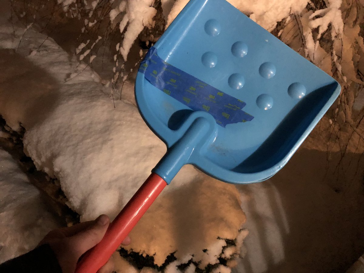 jongallant's tweet photo. My only snow shovel is a good indication on how ready #Seattle is for snow. #snowpocalypse2019 #seattlesnowpocalypse2019 https://t.co/3QYKlIKxb9