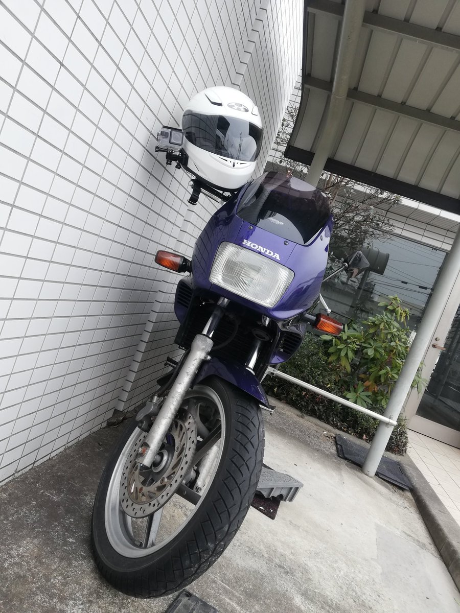 masabo_mmma's tweet photo. 改めて
やっとバイカーに昇進しました！
XELVIS(ゼルビス):VT250FN/'92年
初めてエンジン付いた自分のモノ
3月真ん中まで実家にお預けだけどツーリング誘ってください早めであれば予定空けます https://t.co/X1FqCrjF05