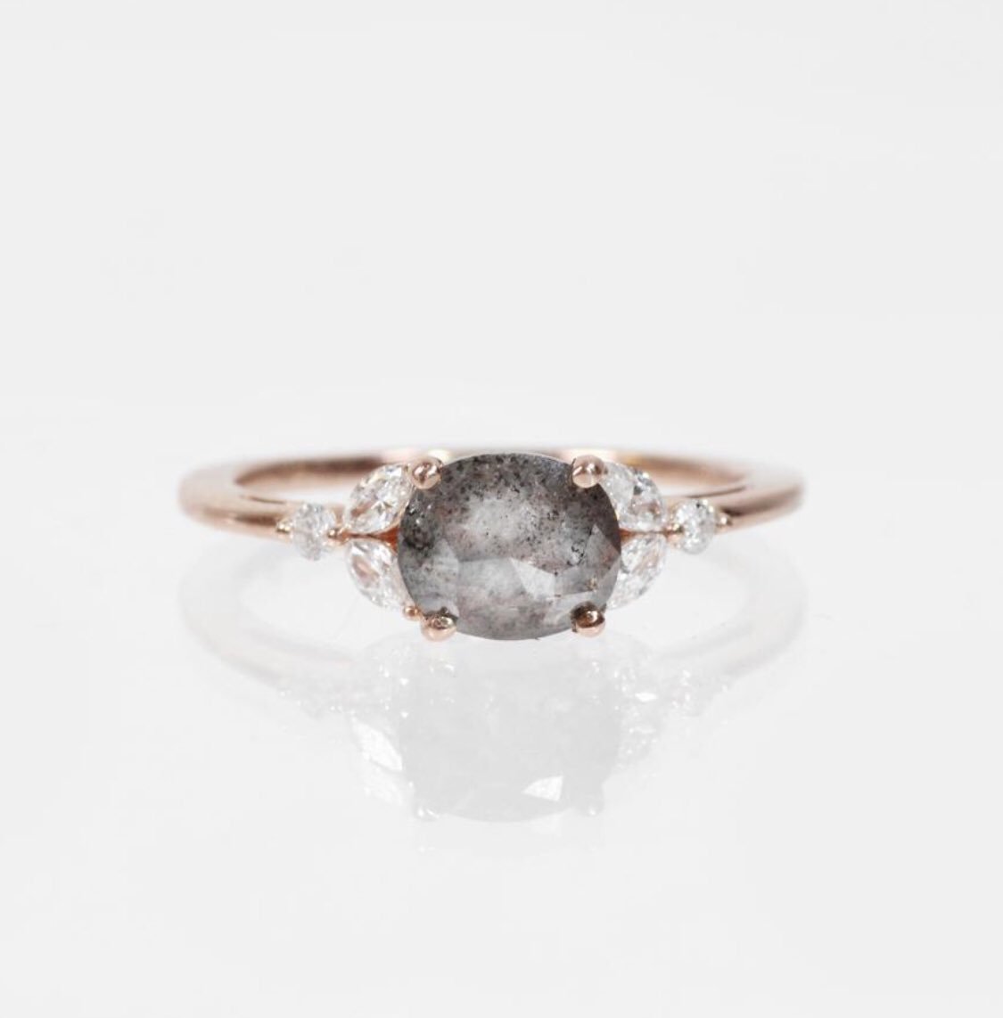 MidwinterCo's tweet photo. https://t.co/bR7UgwzApW • #uniqueengagementrings #customrings #graydiamondring #blackdiamondring #alternativebride #altweddings  #saltandpepperdiamondrings https://t.co/jP7LEYMzip