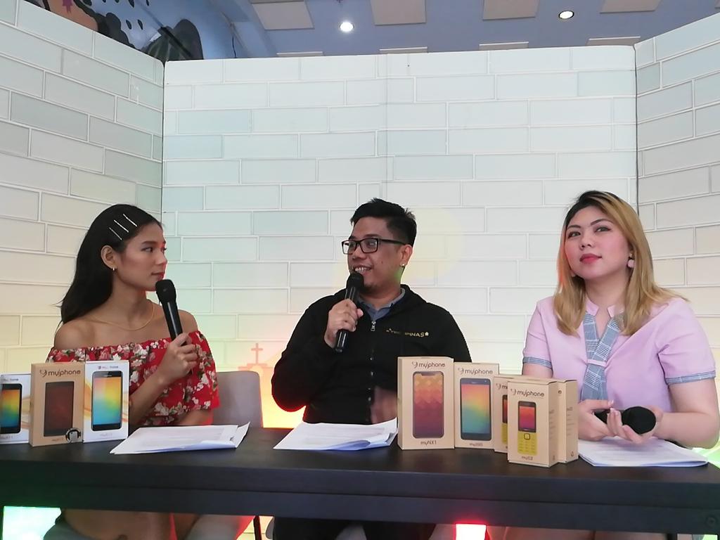 MyPhoneOfficial's tweet photo. Join #DevonSeron and #KyraCustodio with special guest Mark Millan Macanas as they unbox exciting products of MyPhone. Don't forget to use the #TropaTambayanGoPebrero for more chances of winning. https://t.co/fnfimr5kzB