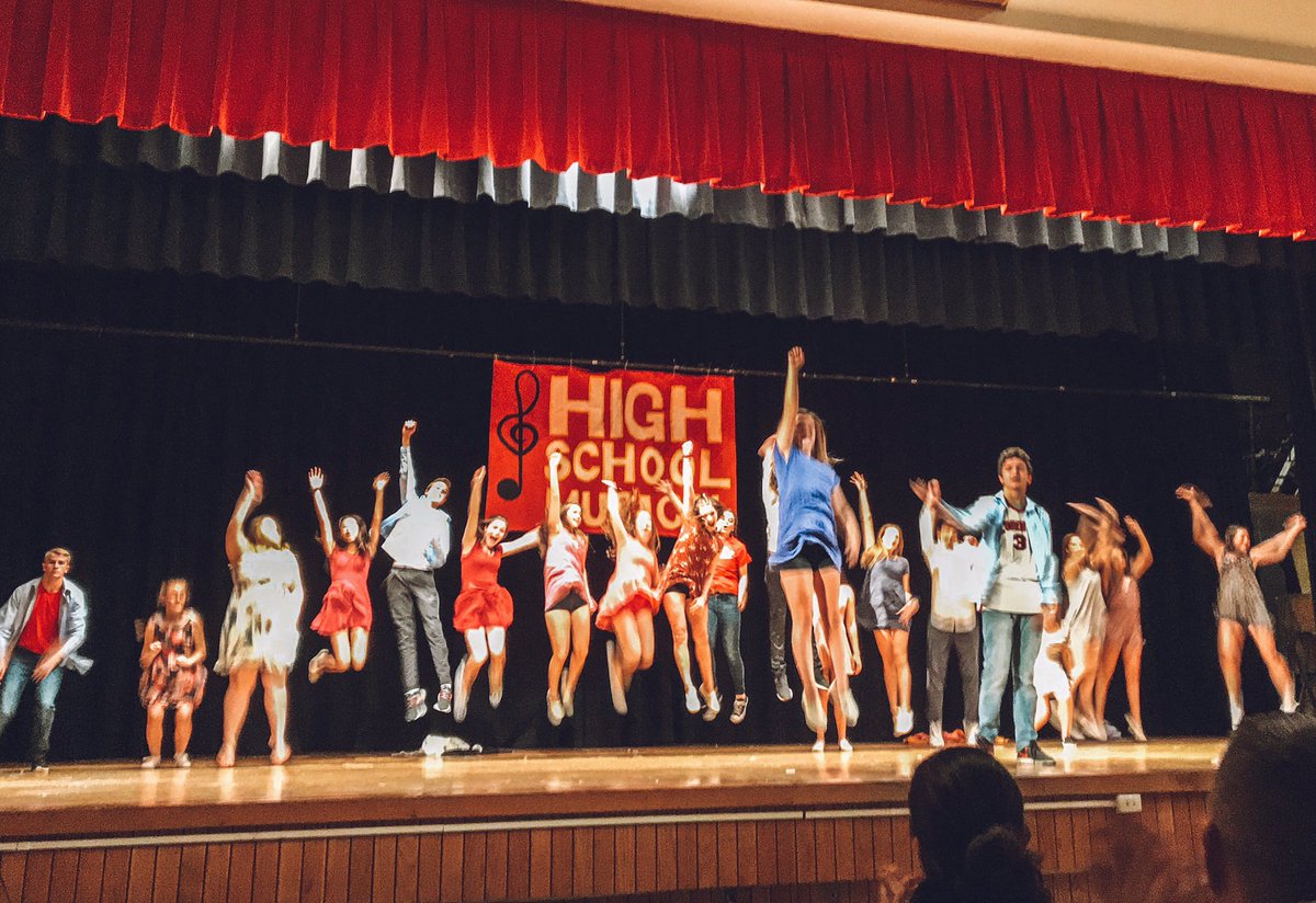 Lip Sync is always one of my favorite nights! Love these kids! 🎼❤️🎤 #sophomores #highschoolmusical #getyourheadinthegame #allinthistogether #oakerpride