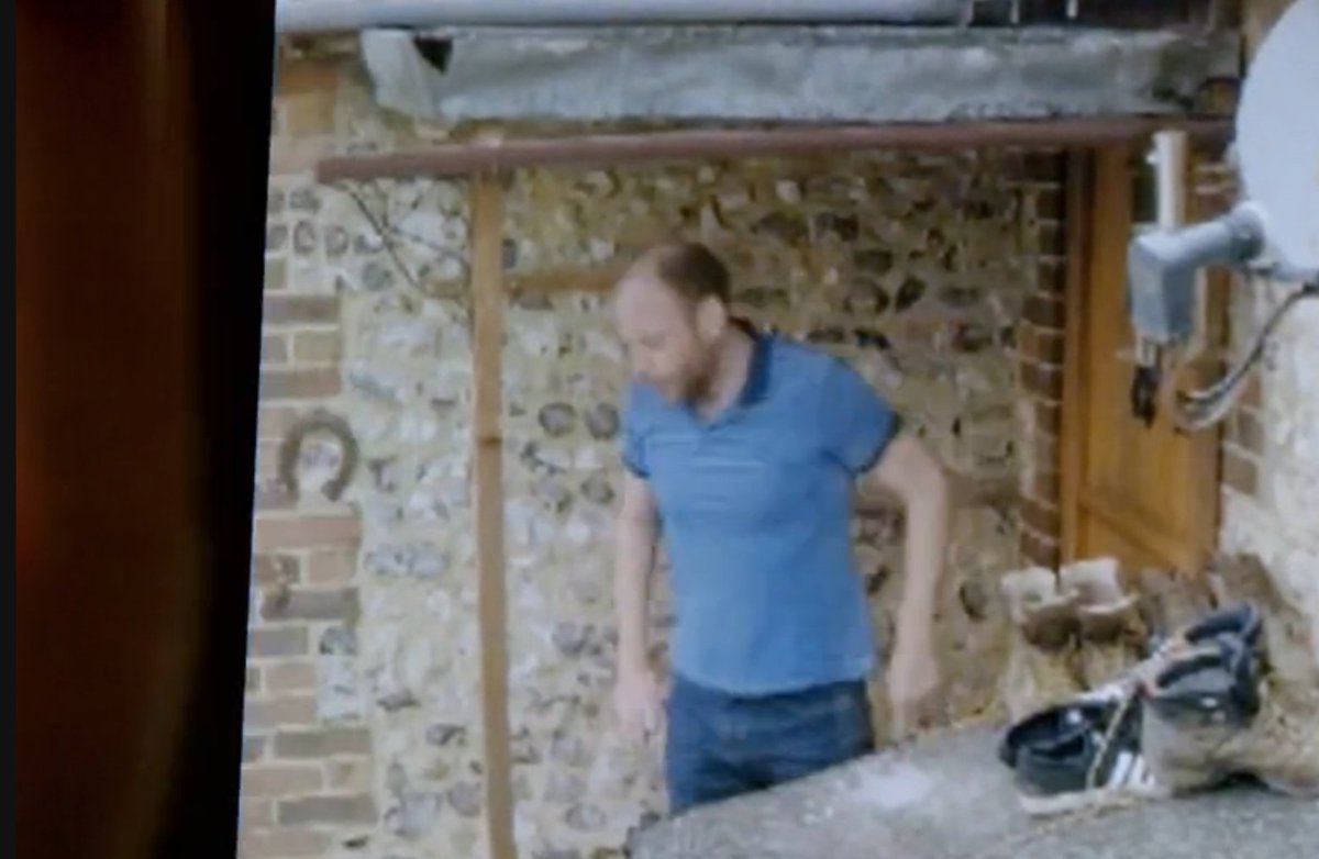 aHeadShotMaster's tweet photo. @sky_burgun #HUNTED here - this was shot with a GoPro yup (1 +2  image) - but CCTV (3+4 Image) - no camera man behind. They basically re recorded these bits. Kinda dodgy. https://t.co/hmocz9B3CU