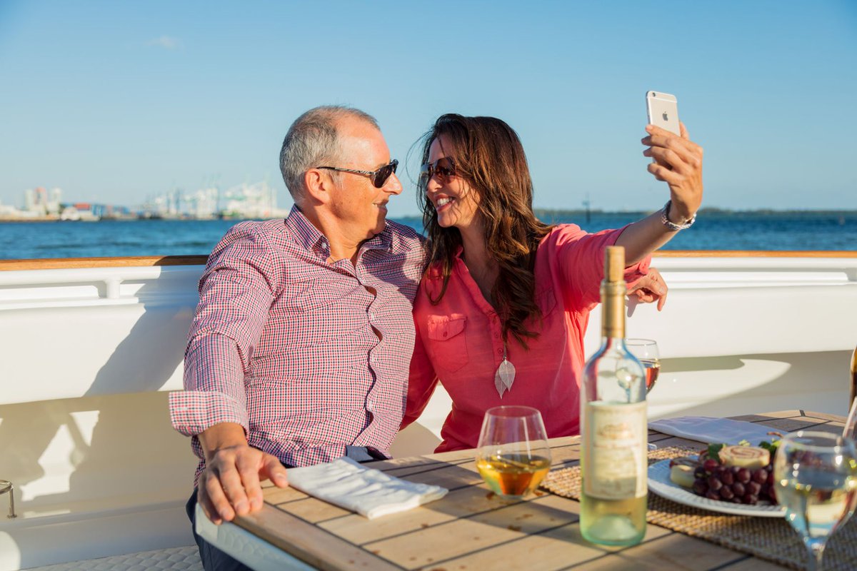 Picture this: it's a beautiful evening. The sun is just beginning to go down. The wine is chilled. The breeze dances over your tanned skin, and you're cozied up to your sweetie. Sound like a dream? This is Valentine's Day on the Suenos.