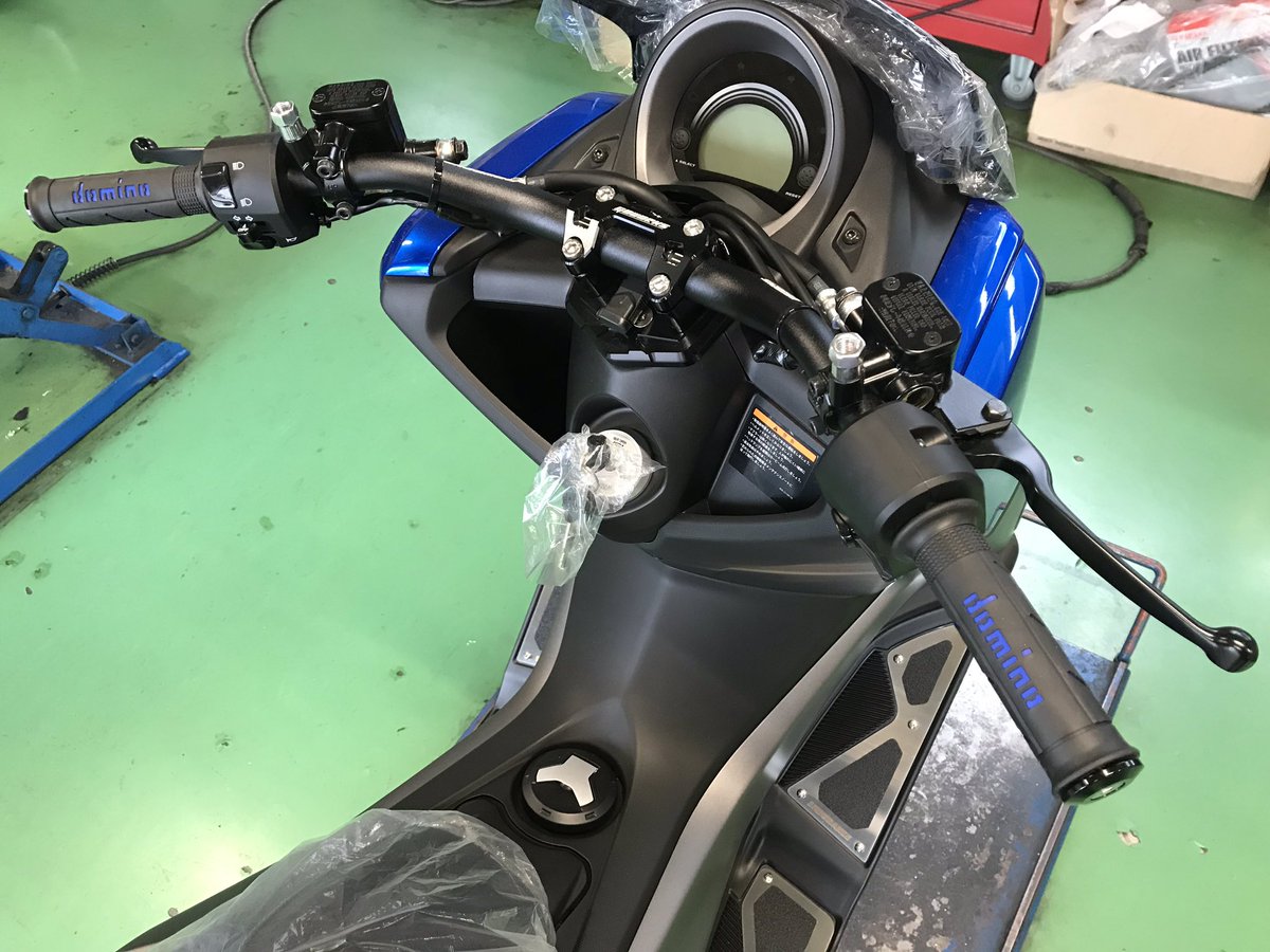 yspshiga's tweet photo. 東京は雪か☃️
滋賀の草津はちょっと寒いだけ。
YSP滋賀コンプリートNMAX125成約頂いたので追加オプション付けよっ❗️
#YSP滋賀
#ysp滋賀カスタム部
#ysp滋賀わくわく部
#nmax
#バーハン化
#goworks
#ヤマハが美しい
#ヤマハのオートバイはYSPで買いましょう
#滋賀ヤマハ
#滋賀バイク
#ビワイチ https://t.co/pddUqH1pOL