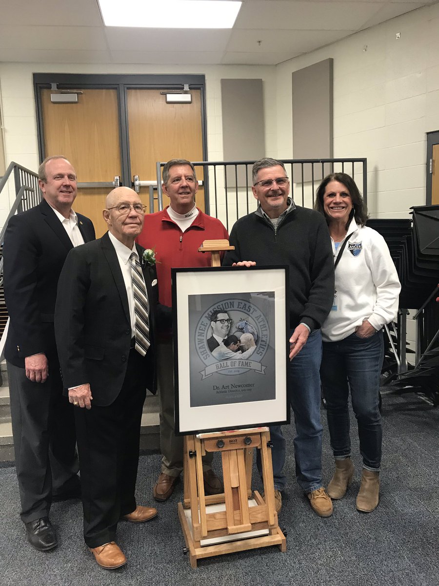 SMEastLancers's tweet photo. What a great night to honor a great man!  Thanks Dr Newcomer for all you have done for SME and athletics in Kansas! https://t.co/88P2vWNAqa