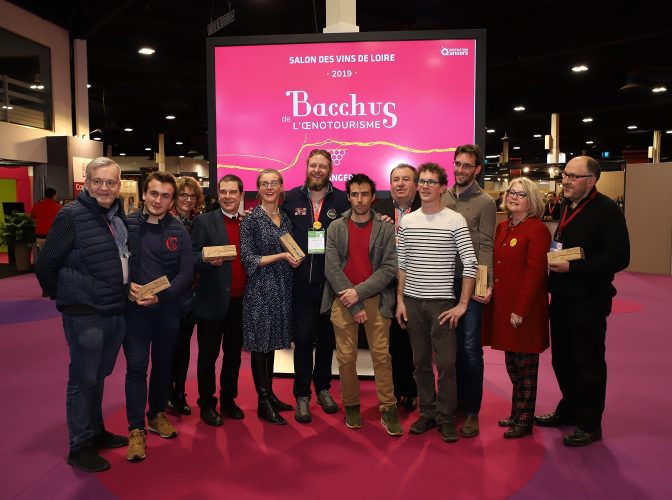 vinetsociete's tweet photo. [Bacchus de l'oenotourisme 🏆🍇] Cette semaine à #Angers, le @SalonVinsLoire a récompensé les initiatives qui contribuent à la promotion de l'#oenotourisme et au rayonnement de la destination Val de Loire. Découvrez le top 5  via @TerredeVins : #SVL19 https://t.co/odfcewkFL5 https://t.co/NQzkzuhVgS