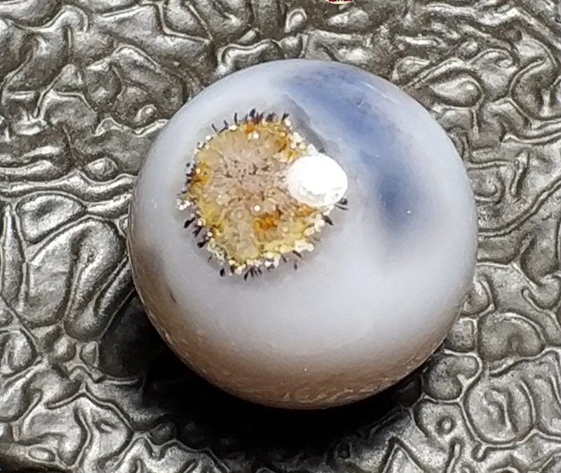 Eyedgemstone's tweet photo. A priceless eye-liking loose gemstone called Meng Eyeing Gemstone is now being auctioned, the diameter is 2.03 CM, any collectors and investors who are interested in gemstone auction, may offer a price. #collection #Priceless https://t.co/PDC7CDtlDh
