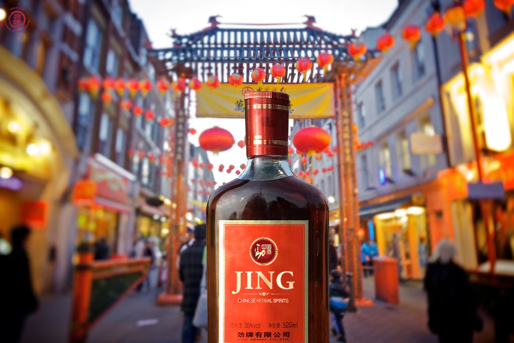 JINGBrand's tweet photo. This weekend, Jing has witnessed a grand carnival in London #Chinatown. You can expect lively parades, displays, immersive family activities and delicious dishes from around Asia. Raise your glass of #JingJiu and toast to this stimulating lion dance. #travelwithJING https://t.co/KAxU2g3DZ2