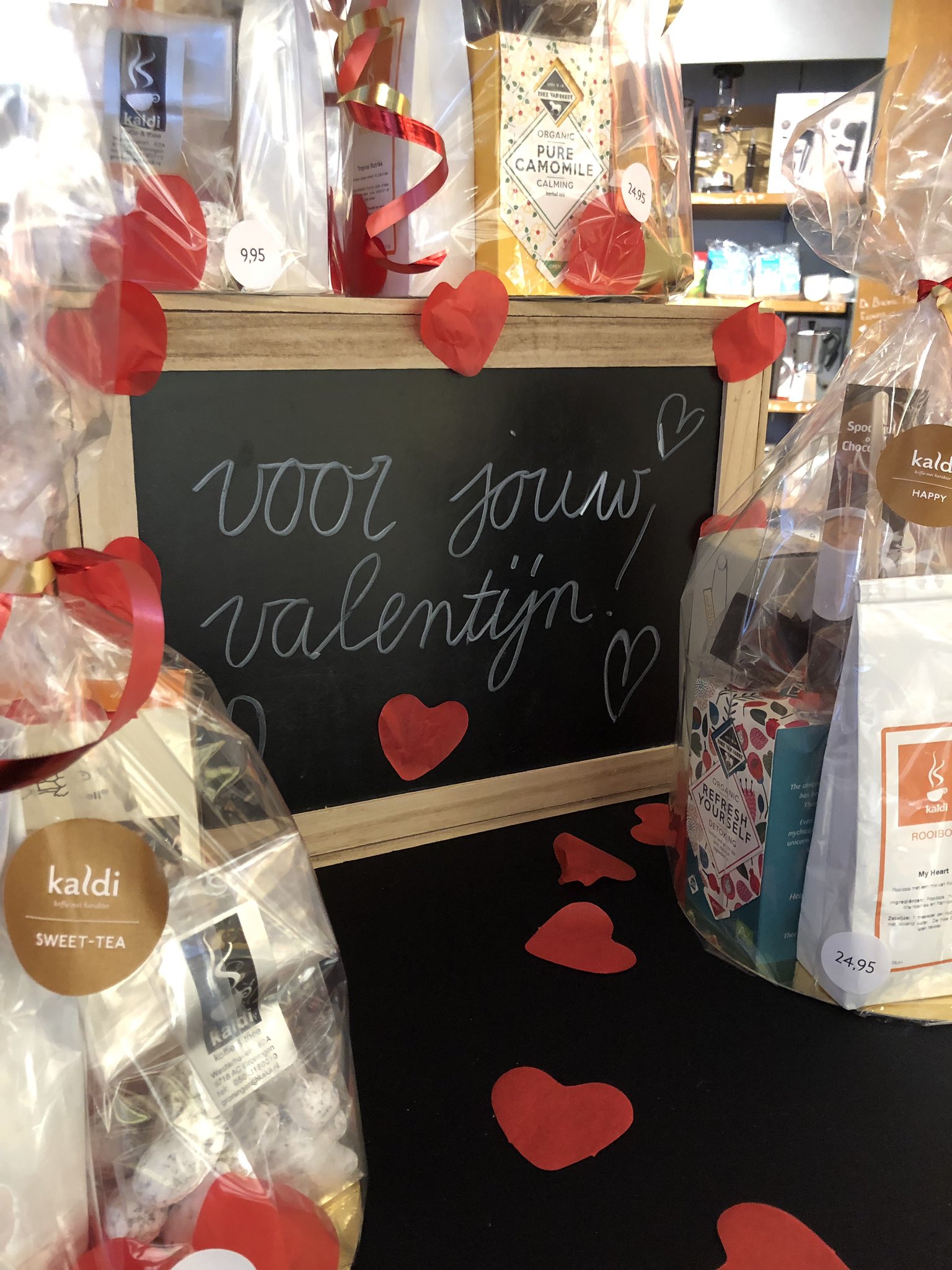 تويتر \ Kaldi Groningen تويتر: "Valentijn. Cadeau-idee. Kaldi zijn. Chocolade, thee. #valentijn #cadeau #bemyvalentine #koffie #kaldi #cadeaupakket #rijm #14februari https://t.co/h7ITgmJwRa"