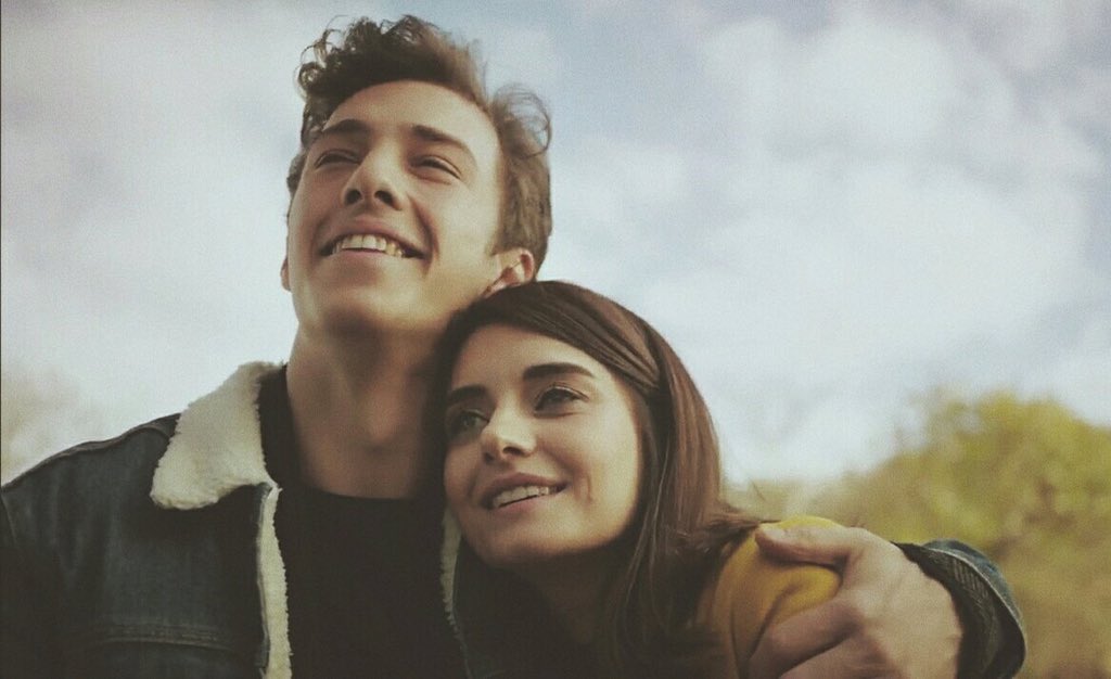 MerkerFandom's tweet photo. Zaman hiçbir şey götürmemiş bizden 🍂
#MerKer #AslıhanGürbüz #OsmanSonant https://t.co/SOTDm7foY2