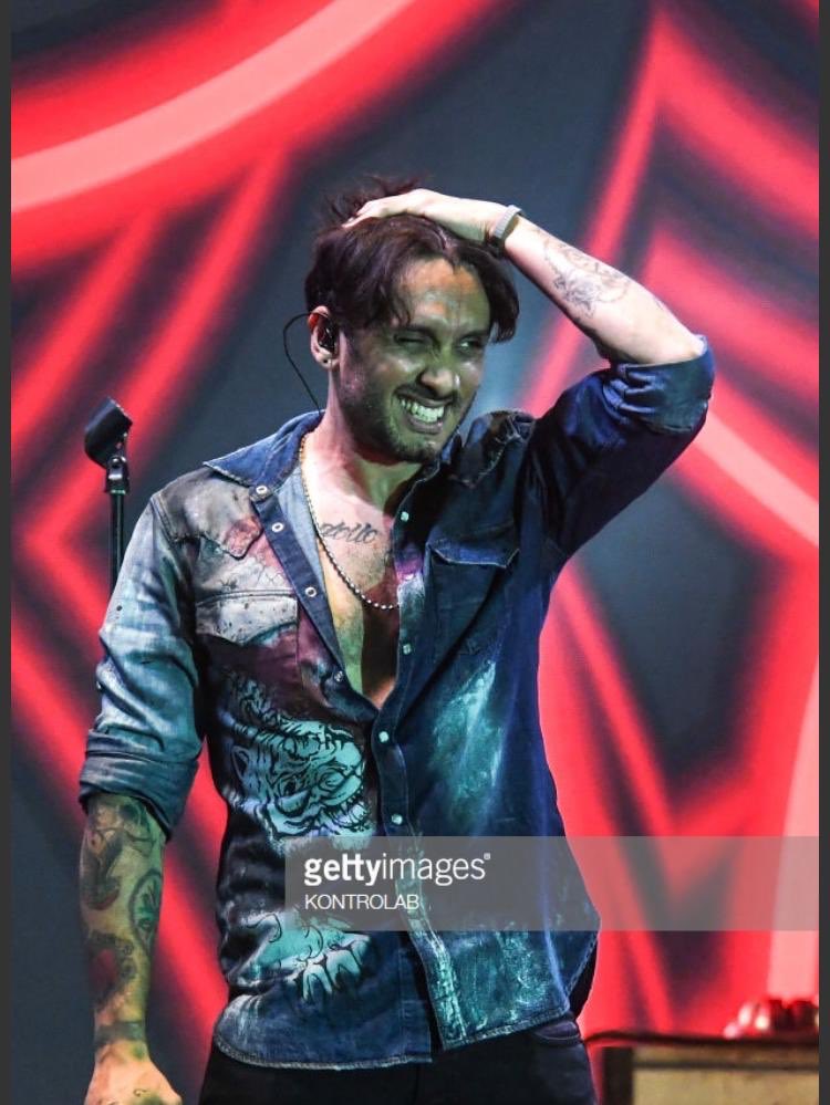 shadowhunt_wolf's tweet photo. Vi faccio un thread del """"cane rabbioso perennemente incazzato"""" per farvi capire che in realtà non avete capito un cazzo e che voi Fabrizio Moro non ve lo meritate né in questa vita e né in quella prossima. 

#FabrizioMoro https://t.co/Jtc2YL5orX