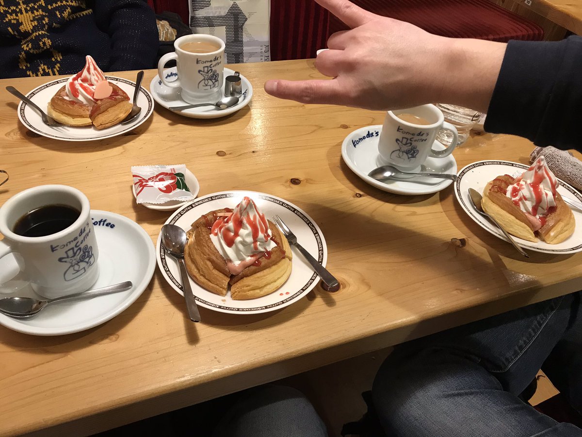masha_masha0922's tweet photo. 今年初のCrystal-Natullyのメンバー揃ってコメダ珈琲にて寛ぎタイム
全員同じメニュー笑笑 https://t.co/KGpWikSzNP