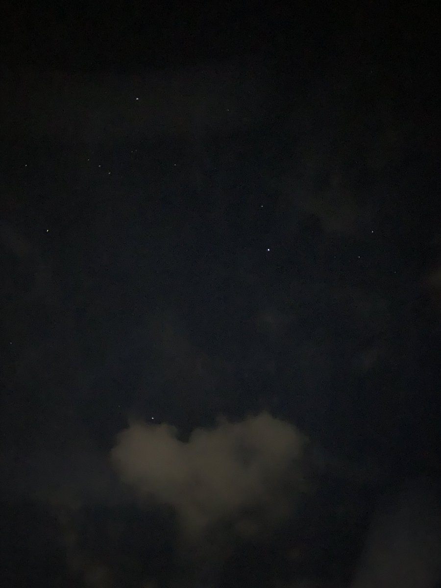 elefuntaee's tweet image. Star gazing