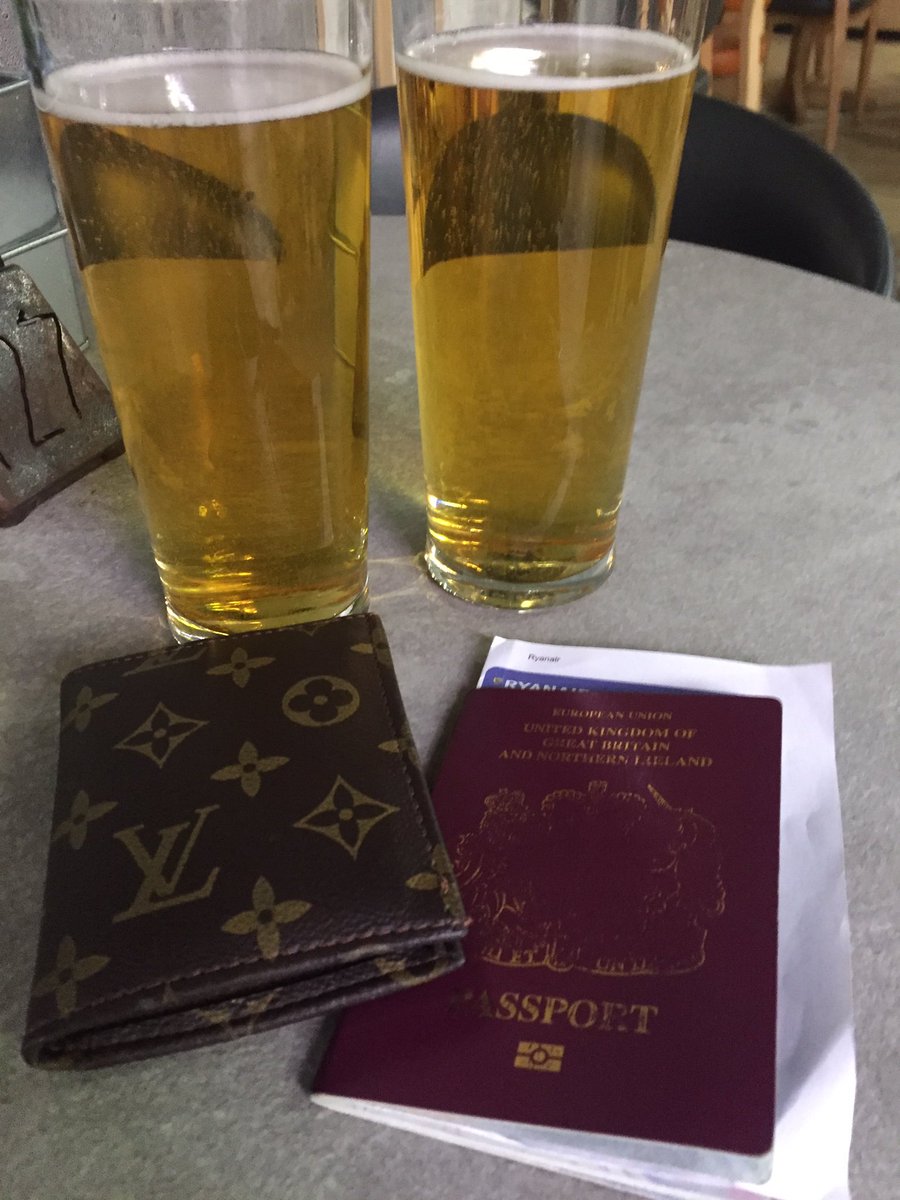 TheSDB75's tweet photo. Work done ✅ home for 5 weeks ☀️standard ‘Breakfast’ at t’airport 😏#5WeeksOff #GetReadyLiver #CantWait 🥂🇪🇸🥳🇪🇸🥂 https://t.co/MZl6W3Y4PY